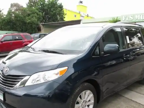 Toyota Sienna LE 2011