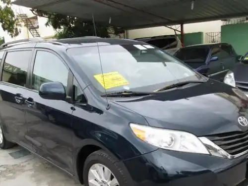 Toyota Sienna LE 2011