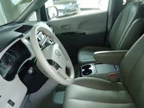 Toyota Sienna LE 2011