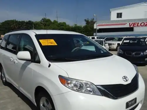 Toyota Sienna LE 2011
