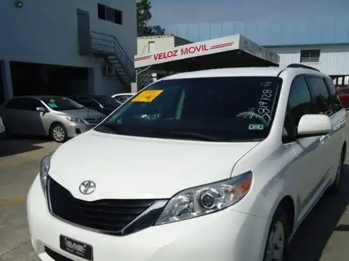 Toyota Sienna LE 2011