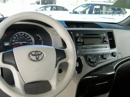 Toyota Sienna LE 2011