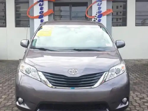 Toyota Sienna LE 2012