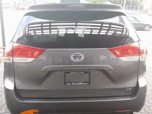 Toyota Sienna LE 2012