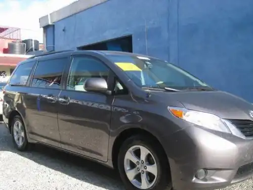 Toyota Sienna LE 2012