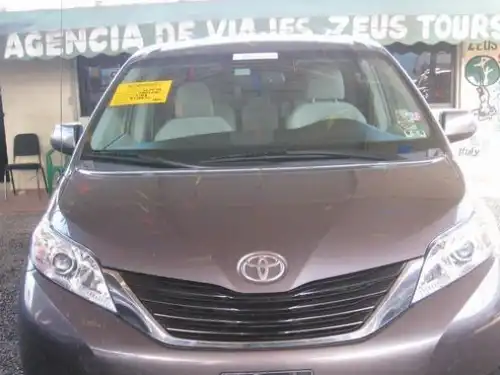 Toyota Sienna LE 2012