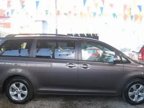 Toyota Sienna LE 2012