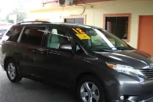 Toyota Sienna LE 2012