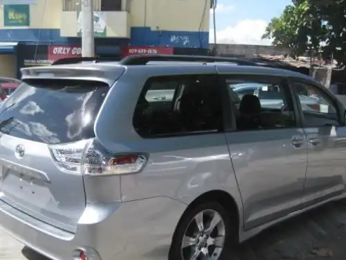 Toyota Sienna SE 2011