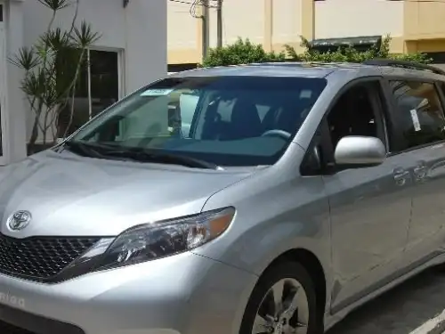 Toyota Sienna SE 2011