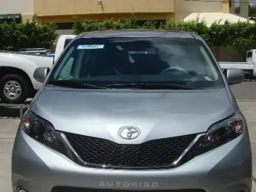 Toyota Sienna SE 2011