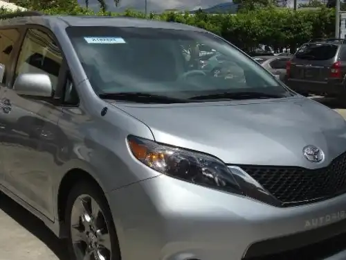 Toyota Sienna SE 2011