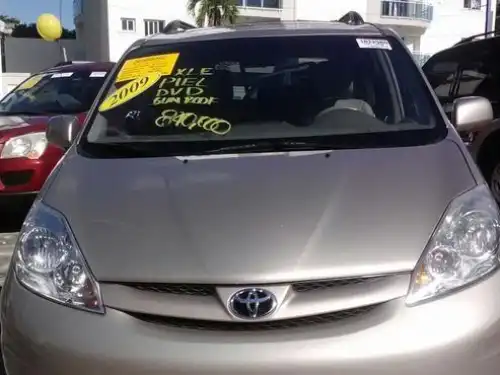 Toyota Sienna XLE 2009
