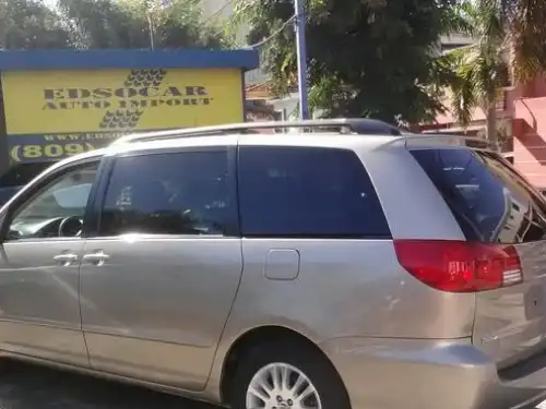 Toyota Sienna XLE 2009