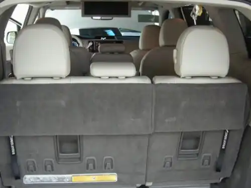 Toyota Sienna XLE 2011