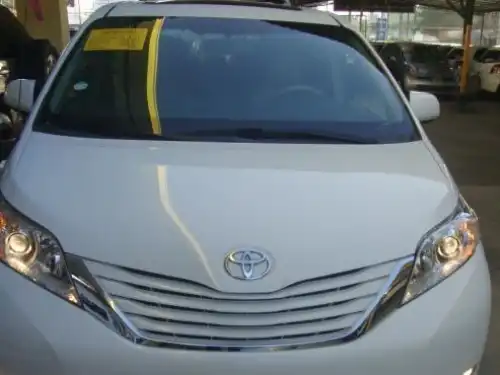 Toyota Sienna XLE 2012