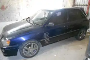 Toyota Starlet Azul 4 Puerta