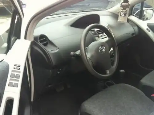Toyota VITZ  2009