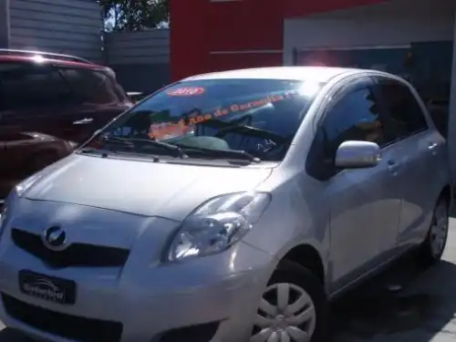 Toyota VITZ  2010