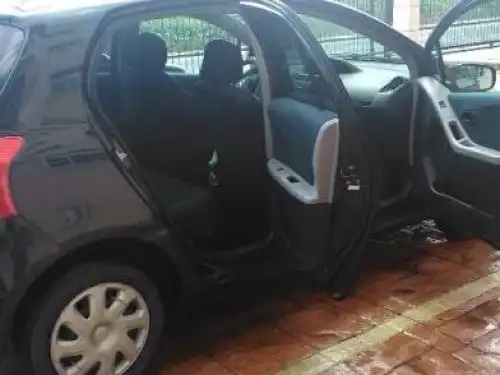 Toyota VITZ 2006 negro 