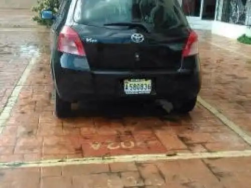 Toyota VITZ 2006 negro 