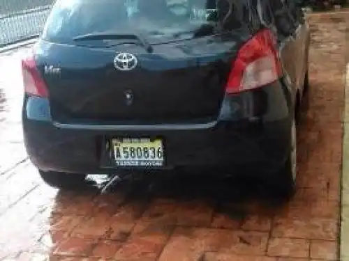 Toyota VITZ 2006 negro 
