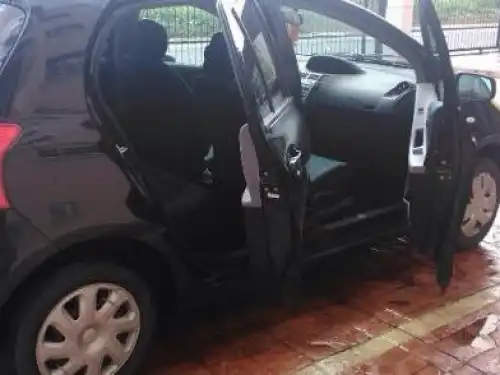 Toyota VITZ 2006 negro 