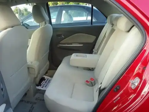 Toyota Yaris LE 2010