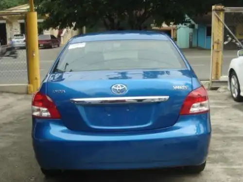 Toyota Yaris LE 2010