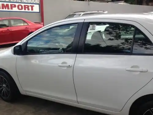 Toyota Yaris LE 2010