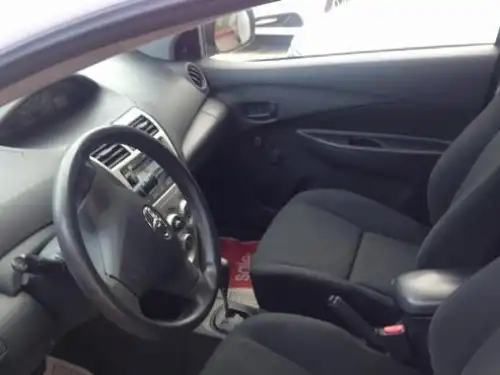 Toyota Yaris LE 2010