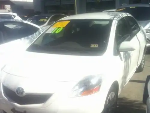 Toyota Yaris LE 2010