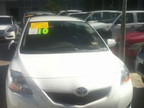 Toyota Yaris LE 2010
