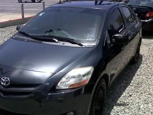 Toyota Yaris LE 2010