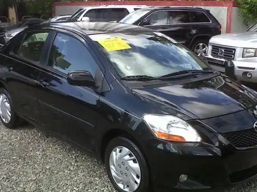 Toyota Yaris LE 2010