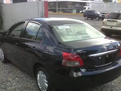 Toyota Yaris LE 2010
