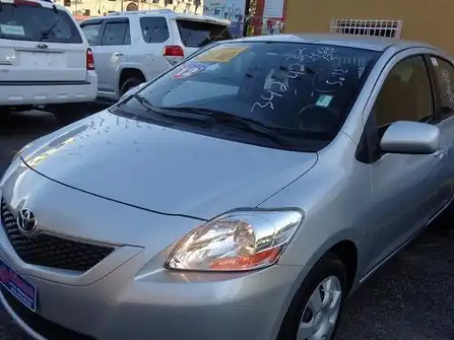 Toyota Yaris LE 2012