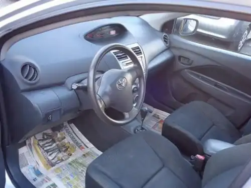 Toyota Yaris LE 2012