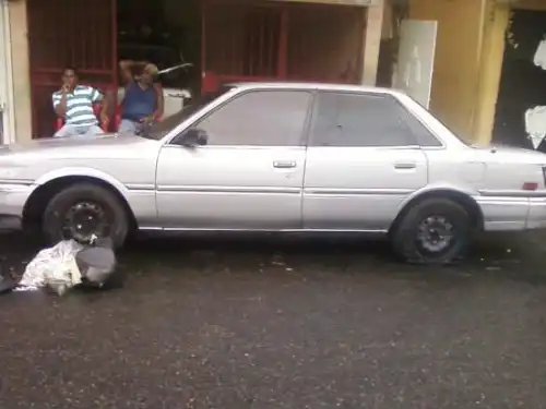 Toyota camry 1987 gris nitido aire acondicionado 