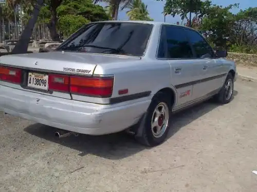 Toyota camry 1989 gris metalico 