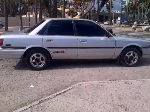 Toyota camry 1989 gris metalico 