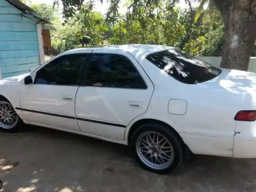Toyota camry 1999 blonco 