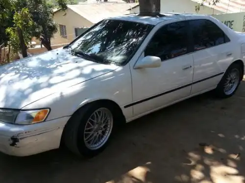 Toyota camry 1999 blonco 