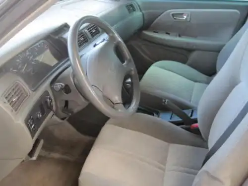 Toyota camry 2001 CE dorado 