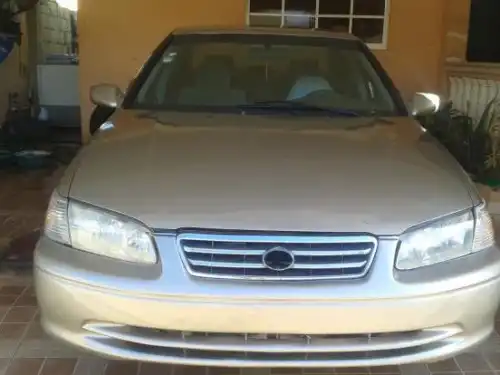 Toyota camry 2001 CE dorado 