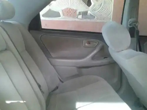 Toyota camry 2001 CE dorado 