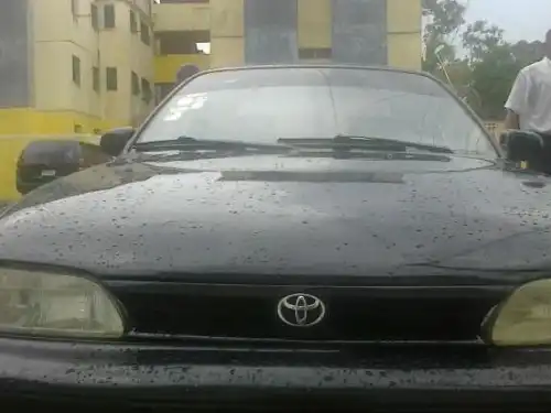Toyota corolla 1997 negro 