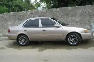 Toyota corolla 1998 con aro alarma cenon y aire 