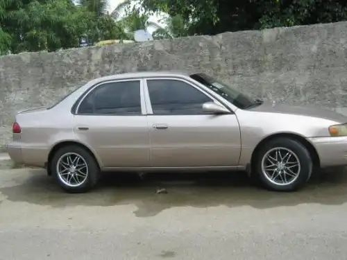 Toyota corolla 1998 con aro, alarma, cenon y aire 