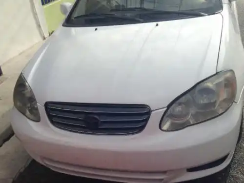 Toyota corolla 2003 blanco con aros de magnesio 